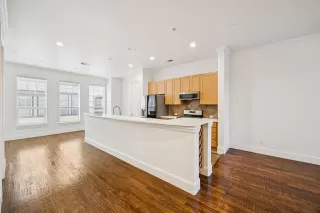 Photo #5: 21090109 Listing