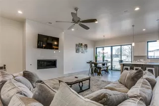 Photo #4: 21090248 Listing