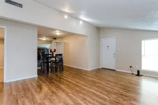Photo #6: 21090540 Listing 