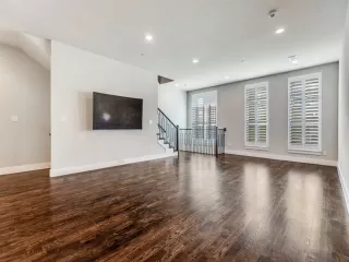 Photo #5: 21090818 Listing 