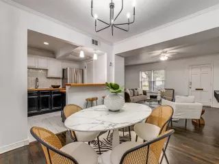 Photo #6: 21091540 Listing