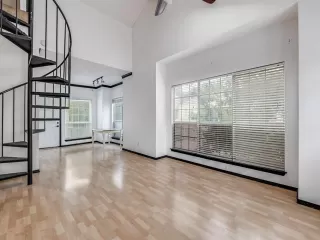 Photo #6: 21091729 Listing