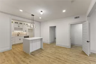 Photo #6: 21092060 Listing 