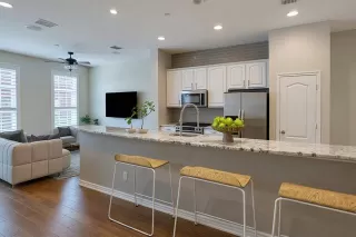 Photo #5: 21092118 Listing