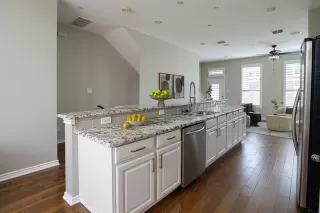 Photo #6: 21092118 Listing