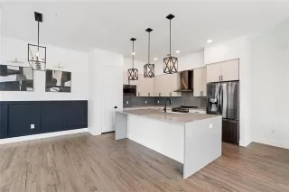 Photo #2: 21092382 Listing