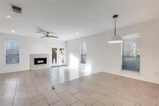 Photo #4: 21092416 Listing