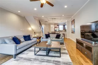Photo #5: 21092669 Listing 