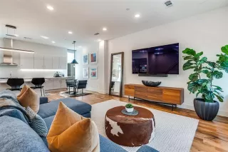 Photo #6: 21093505 Listing