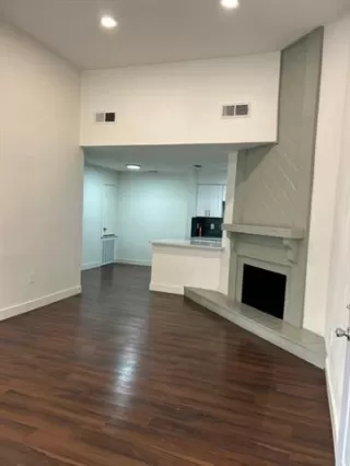 Photo #5: 21094856 Listing