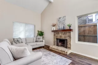 Photo #5: 21095302 Listing