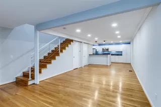 Photo #5: 21095357 Listing