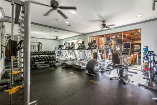 Photo #6: 21095795 Listing