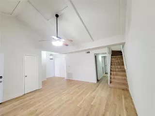 Photo #4: 21095812 Listing