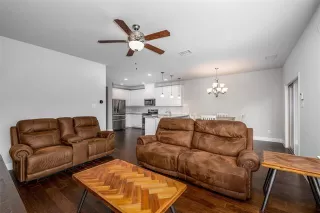 Photo #3: 21096177 Listing