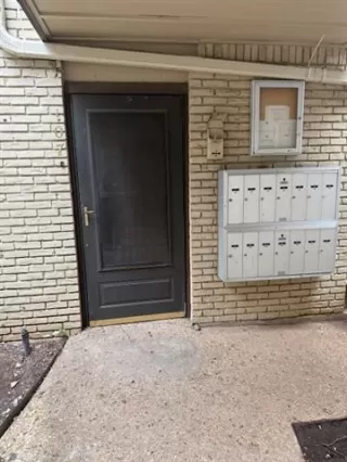 Photo #4: 21096631 Listing