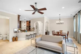 Photo #2: 21096914 Listing