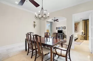 Photo #5: 21096914 Listing