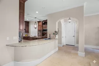 Photo #6: 21096914 Listing