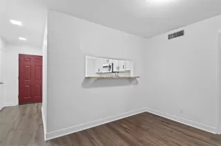 Photo #5: 21096927 Listing 