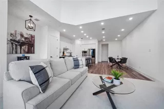 Photo #5: 21096974 Listing