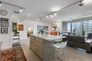 Photo #2: 21096975 Listing