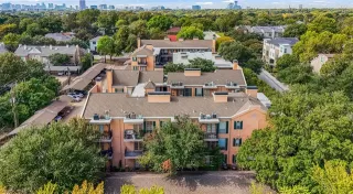 Photo #2: 21097192 Listing