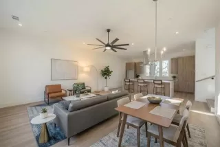 Photo #5: 21097207 Listing