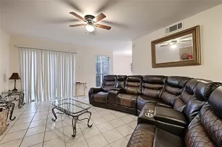 Photo #4: 21098245 Listing