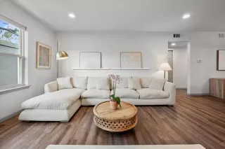 Photo #5: 21098425 Listing