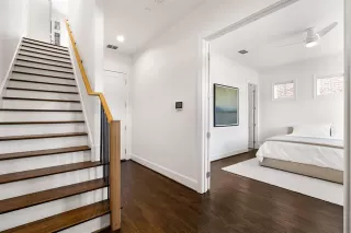 Photo #5: 21098466 Listing