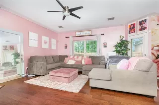 Photo #4: 21098654 Listing