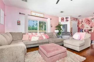 Photo #5: 21098654 Listing