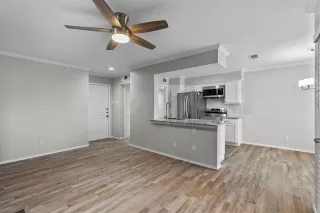 Photo #5: 21098762 Listing