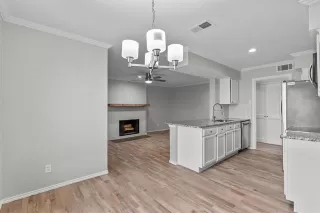 Photo #6: 21098762 Listing