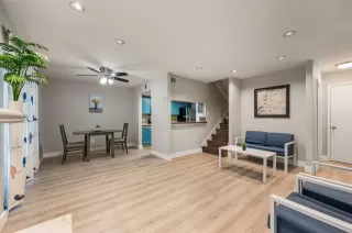 Photo #5: 21098932 Listing