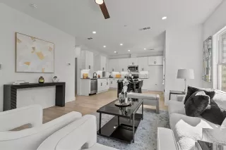 Photo #2: 21099571 Listing