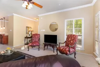 Photo #6: 21099604 Listing