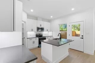 Photo #3: 21099772 Listing 