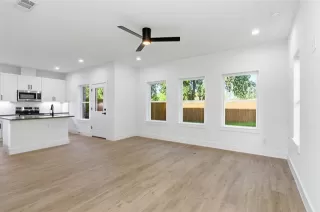 Photo #4: 21099772 Listing 