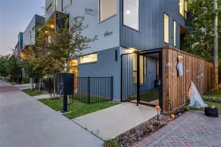 Photo #2: 21099940 Listing