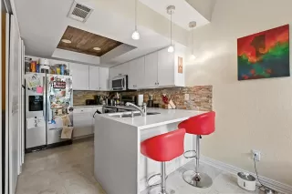 Photo #6: 21100043 Listing