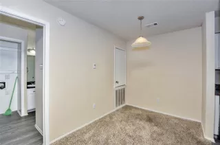 Photo #5: 21100099 Listing