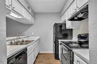 Photo #4: 21100286 Listing