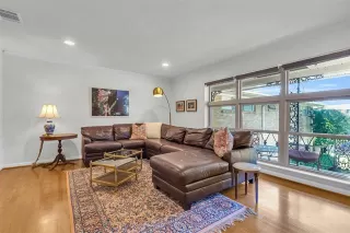 Photo #4: 21100369 Listing 