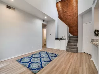 Photo #6: 21100623 Listing