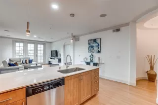 Photo #6: 21100799 Listing 