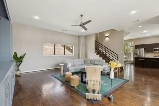 Photo #4: 21100871 Listing