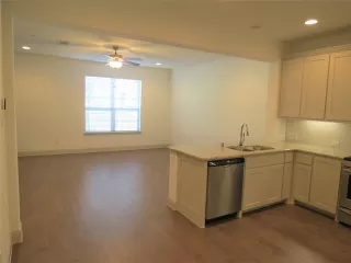 Photo #5: 21101013 Listing