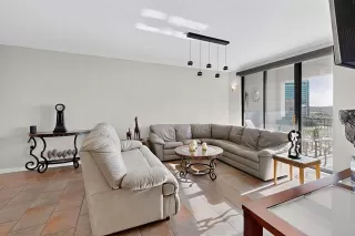 Photo #4: 21101058 Listing 